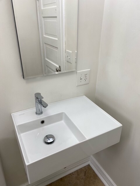 Bathroom w outlet in mirror cabinet for toothbrushes - 2918 N Gaylord St