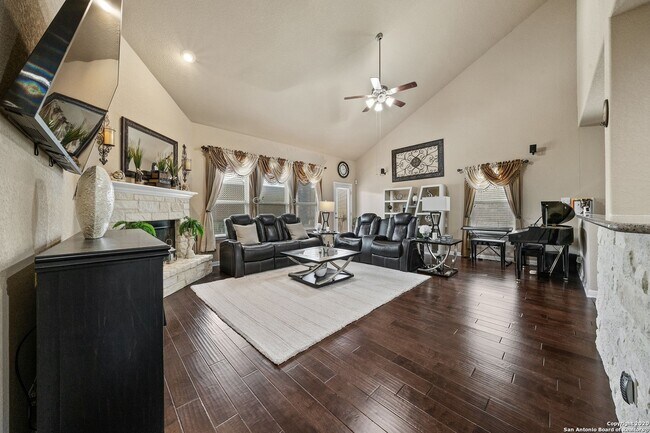 Building Photo - Beautiful 4 Bedroom Home in Turning Stone,...