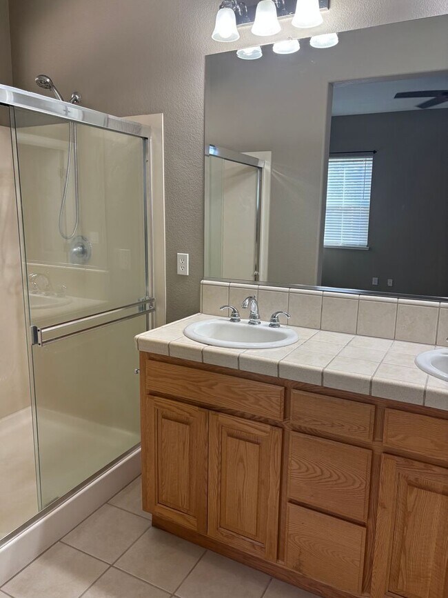 Building Photo - Beautiful Plumas Lake Home AVAILABLE NOW!