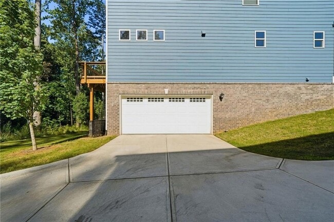Building Photo - 1670 Eagle Dr