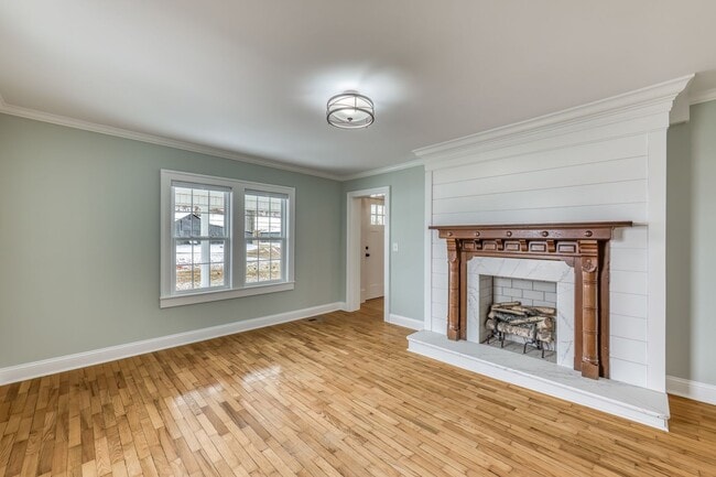 Building Photo - 5 Bedroom / 3.5 Bath Home Blountville, TN