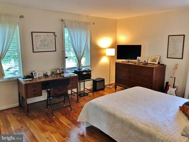 Building Photo - 10309 Bells Mill Terrace