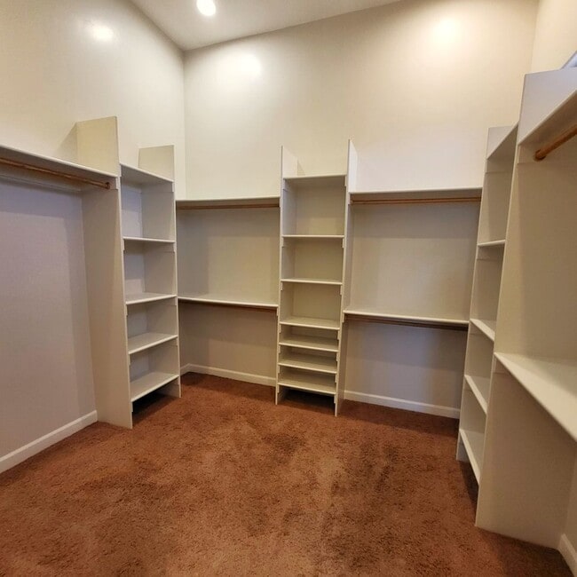 Building Photo - FIRST 2 WEEKS RENT FREE!!! BEAUTIFUL HOME ...
