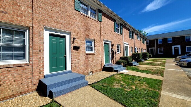 Building Photo - 2619 Wayside Dr