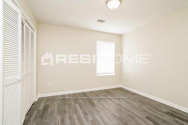Building Photo - 935 River Glen Pl