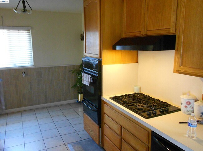 Building Photo - 1257 Henderson Ln