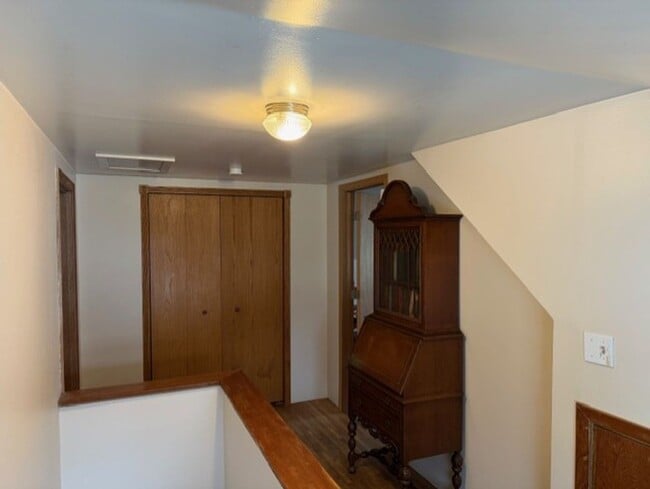 Building Photo - 4 Bedroom house