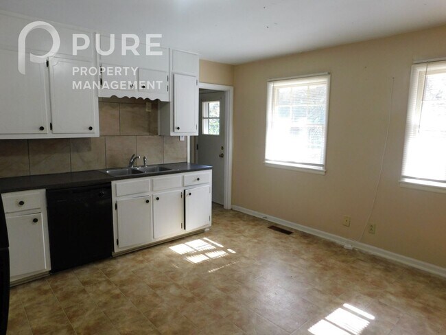 Building Photo - 117 22nd Ave NE