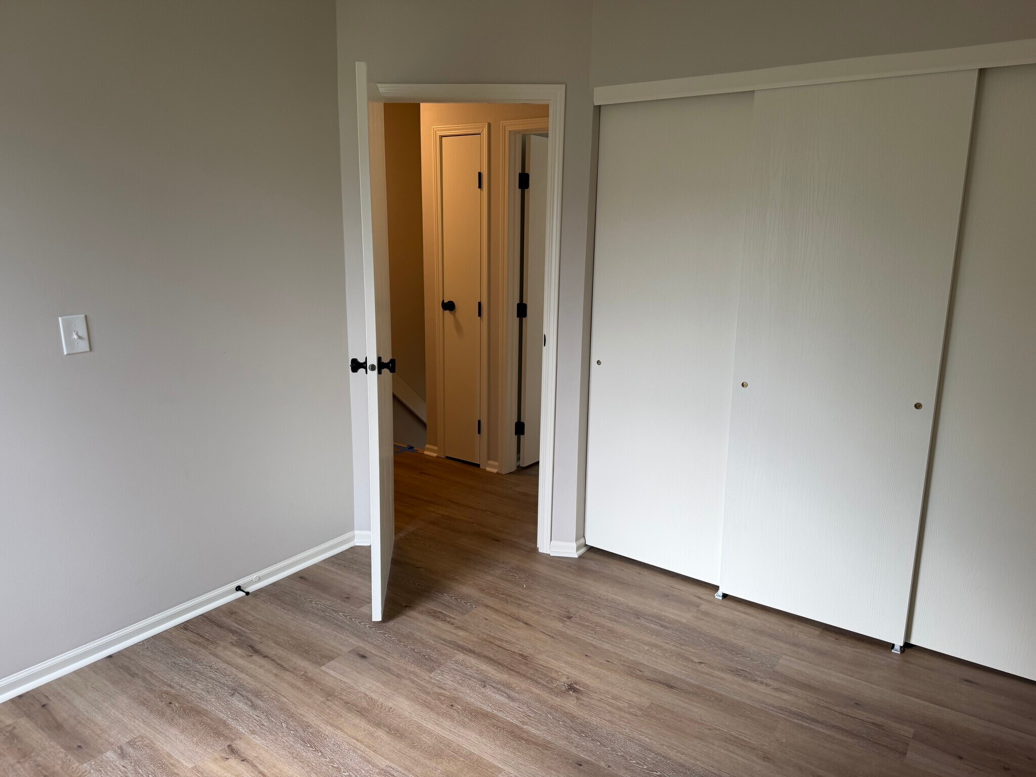 Building Photo - 5122 Singleton Dr