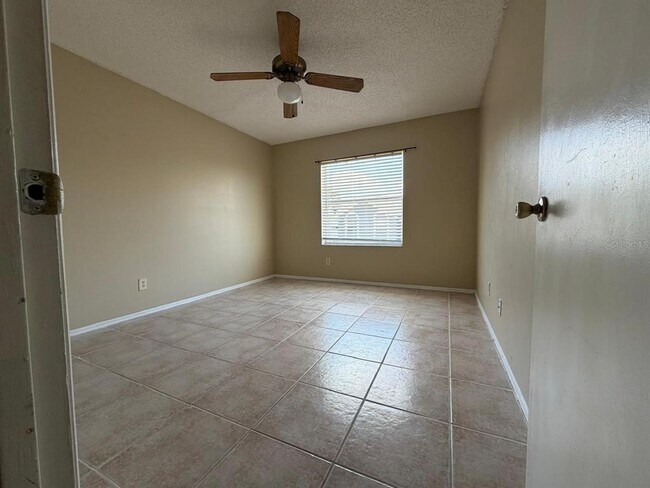 Building Photo - 4240 Pershing Pointe Pl