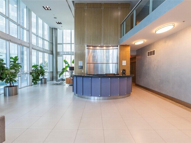 Building Photo - 480 NE 30th St