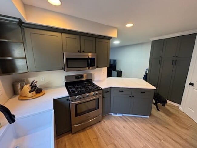 Building Photo - Greenwood Townhome 2Beds 1.5 Bath- $3,100