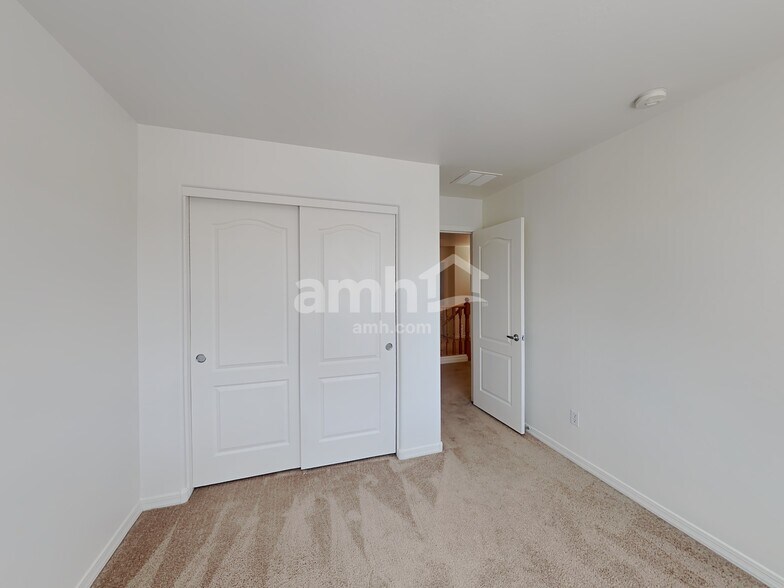 Building Photo - 17403 W Langer Ln