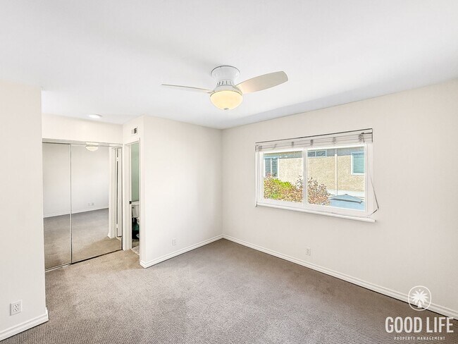 Building Photo - Beautiful 2B/2.5BA Townhouse in Carmel Val...