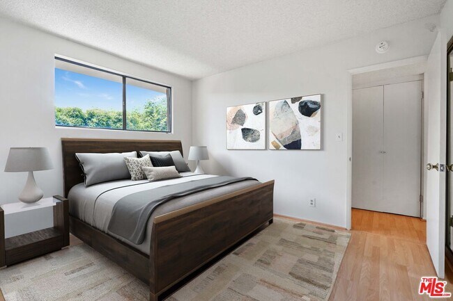 Building Photo - 10966 Rochester Ave