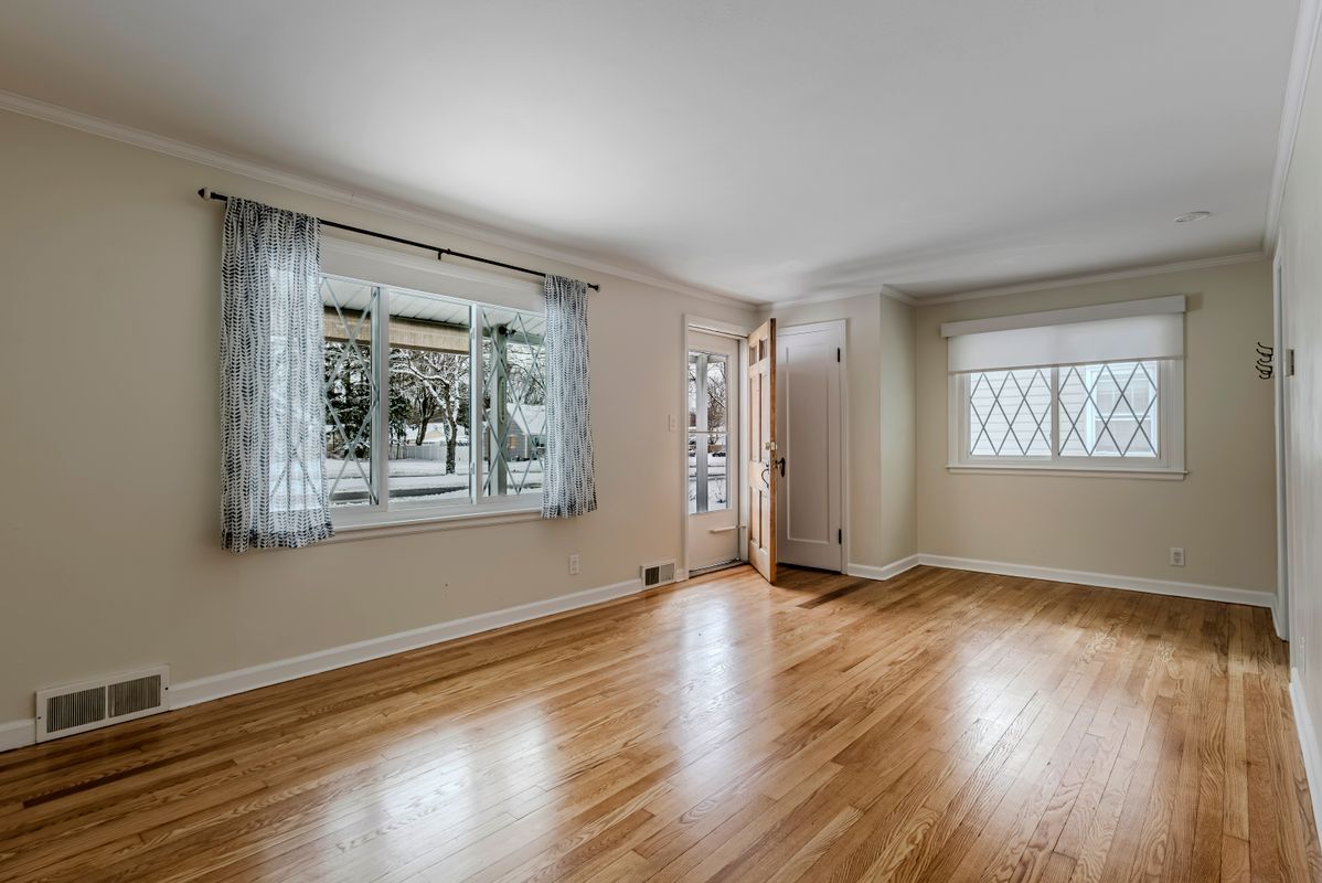 Building Photo - 602 E Garden St