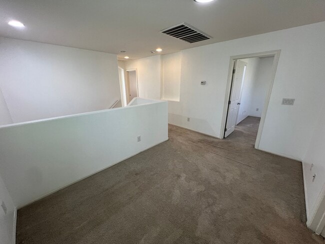 Building Photo - 5693 Point Loma Ct