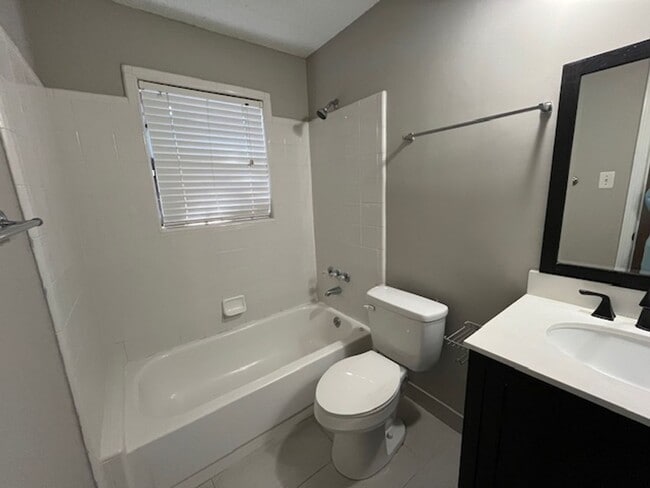 Building Photo - Renovated 3 Bedroom 2 Bath Home with 2 Car...