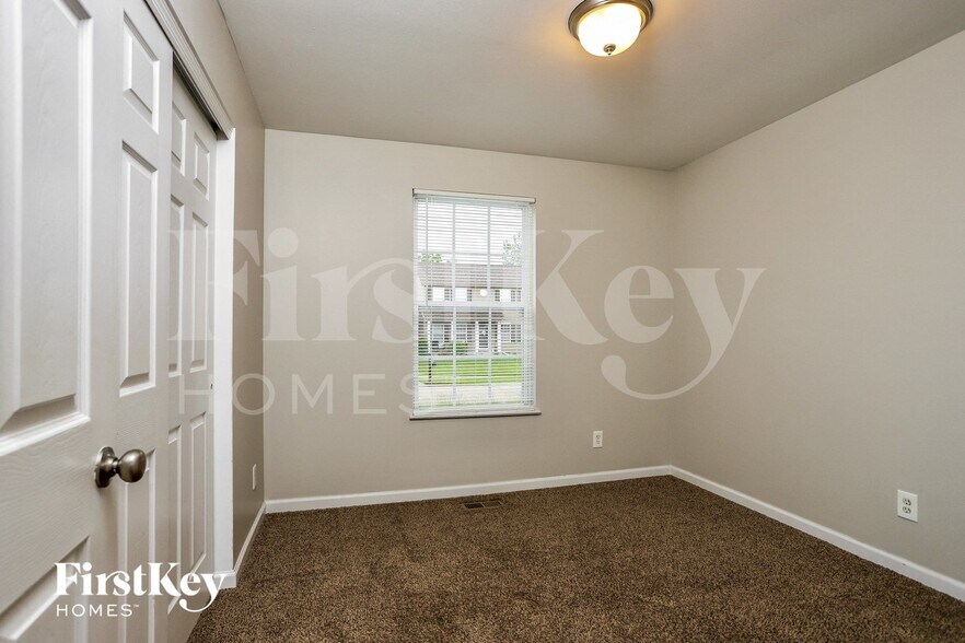 Building Photo - 322 Aspen Creek Dr