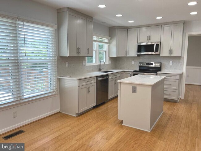 Building Photo - 8519 Wheatfield Way