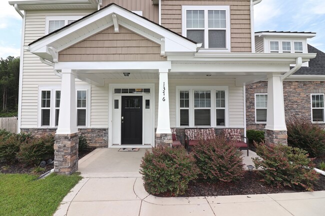 Building Photo - "Spacious 4-Bedroom Gem with 3.5 Baths and...