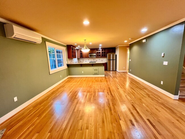 Building Photo - Spacious Greenwood townhouse - Available now!