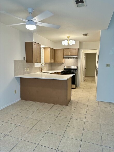 Kitchen - 1302 Thornridge Rd