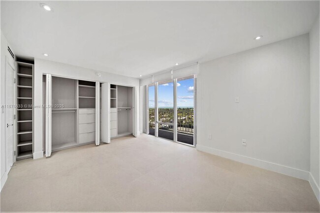 Building Photo - 881 Ocean Dr