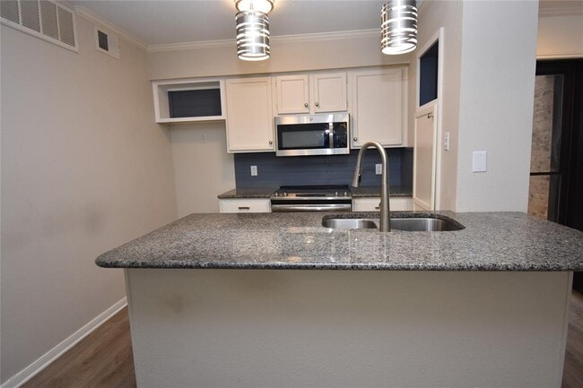 Building Photo - 8888 Tallwood Dr