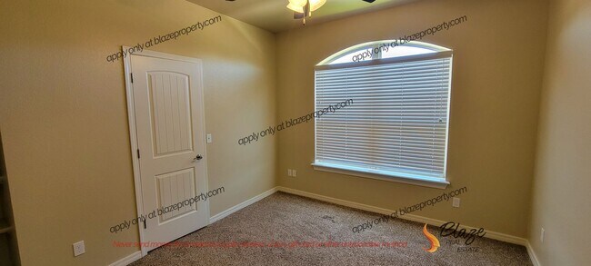 Building Photo - Rockstar Home with Stunning Features – 3 B...