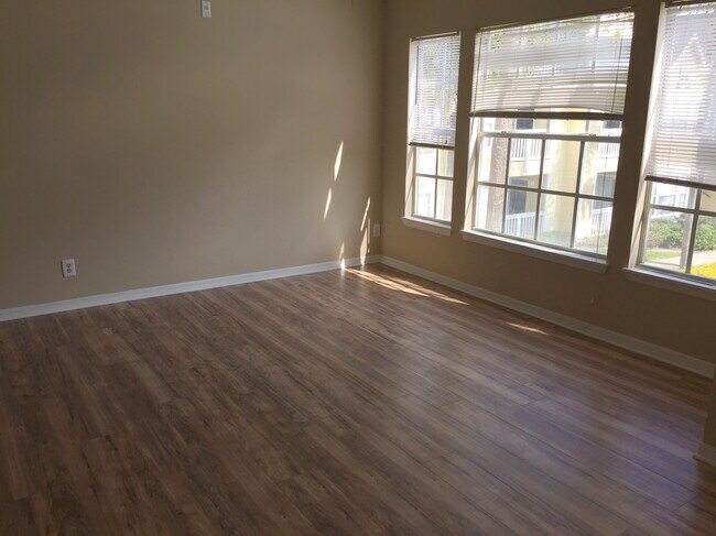 Building Photo - 1055 S Hiawassee Rd