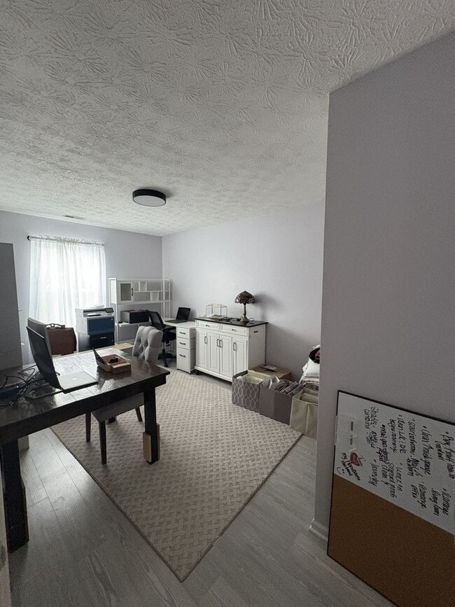 Building Photo - 3044 Village Park N Dr