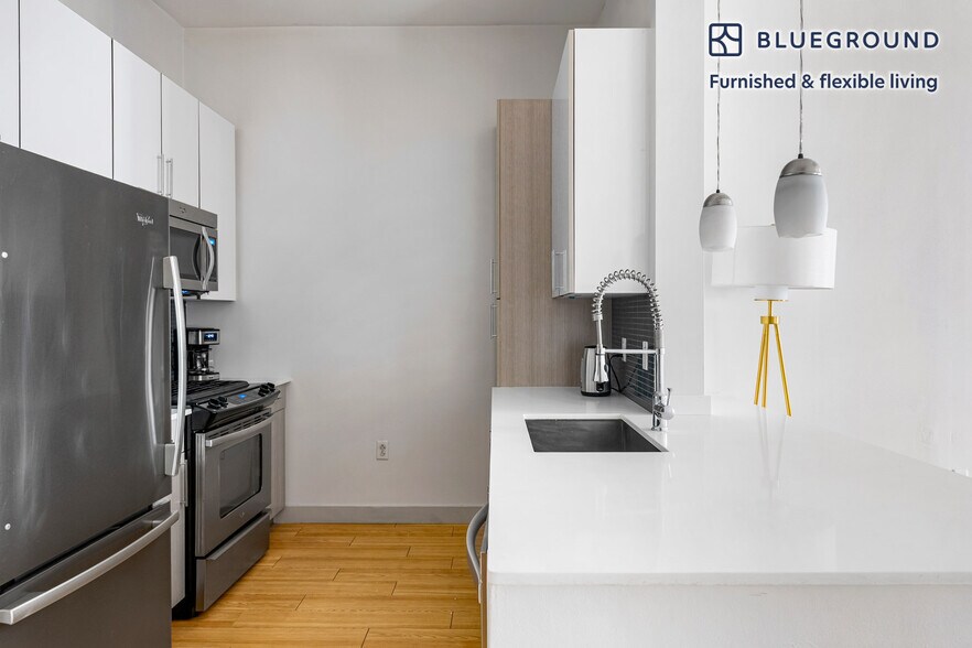 Building Photo - 320 D St