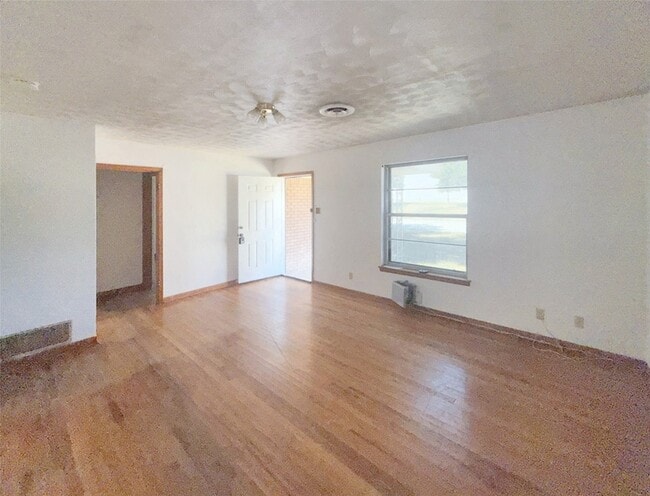 Building Photo - 404 S Coppell Rd