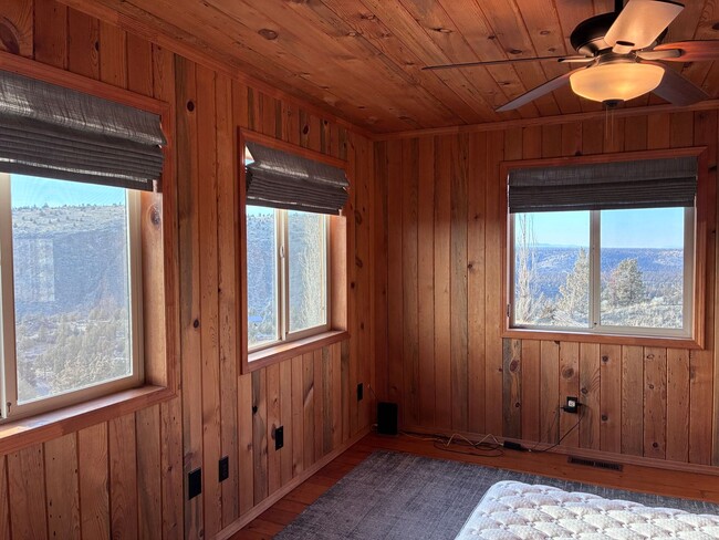 Building Photo - Peaceful Terrebonne Living Near Steelhead Falls, Unbelievable Views!