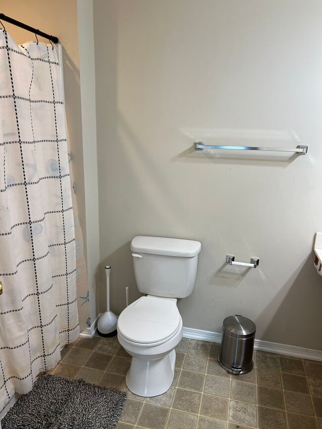Building Photo - Spacious 3BR/3BA Townhome in Kiskadee Parke