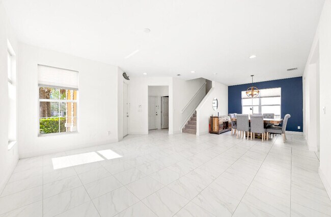 Building Photo - 2011 NW Cataluna Cir