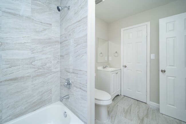 Building Photo - Charming Corner-Lot Home in Bessemer – So ...