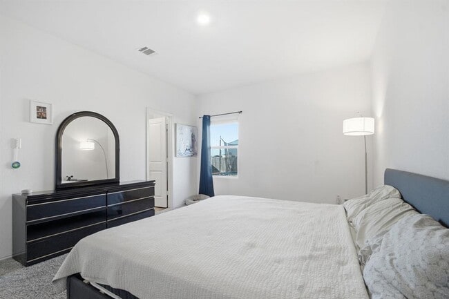 Building Photo - 1106 Cattail Ln