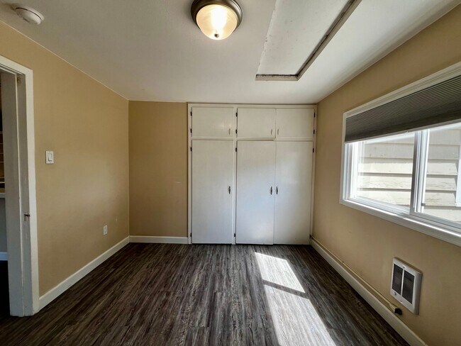 Building Photo - Non-Refundable & Security Deposit Total: $1100.00