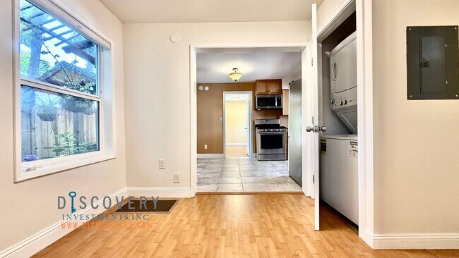 Building Photo - 3228 Boise St