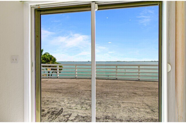 Building Photo - 7810 S Tropical Trail