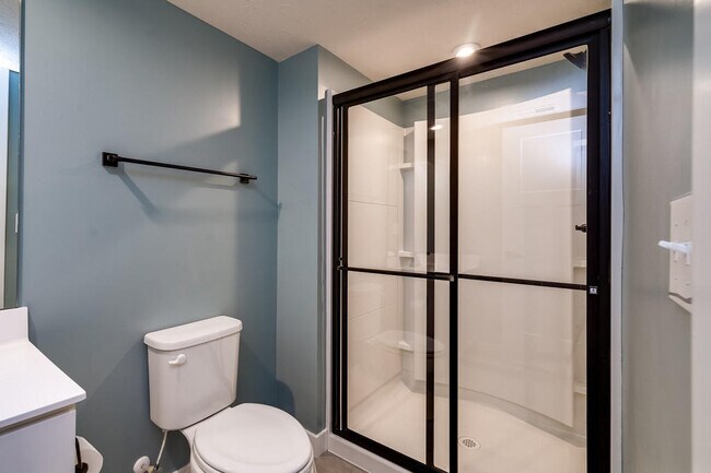 Building Photo - 2049 Creswell Dr