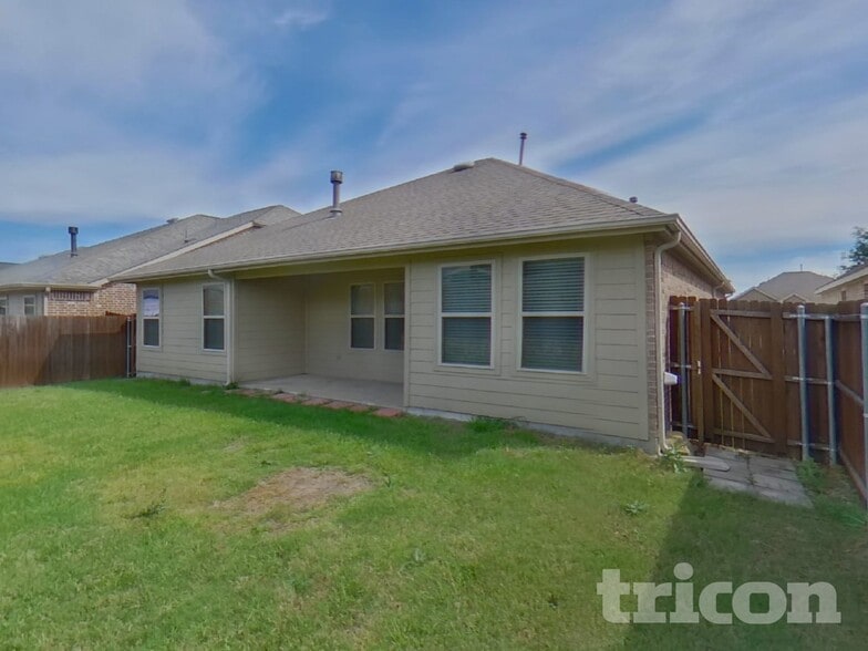 Building Photo - 810 Silverbell St