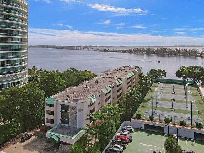 Building Photo - 2201 Brickell Ave
