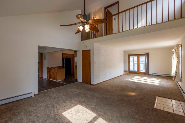 Building Photo - Cozy 4 Bedroom/2 Bathroom Detached Home in...