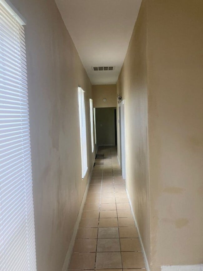 Building Photo - Gulfport 2 Bedroom