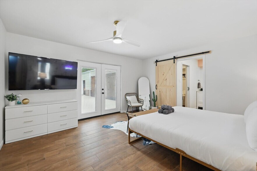 Building Photo - 6333 Tosca Dr
