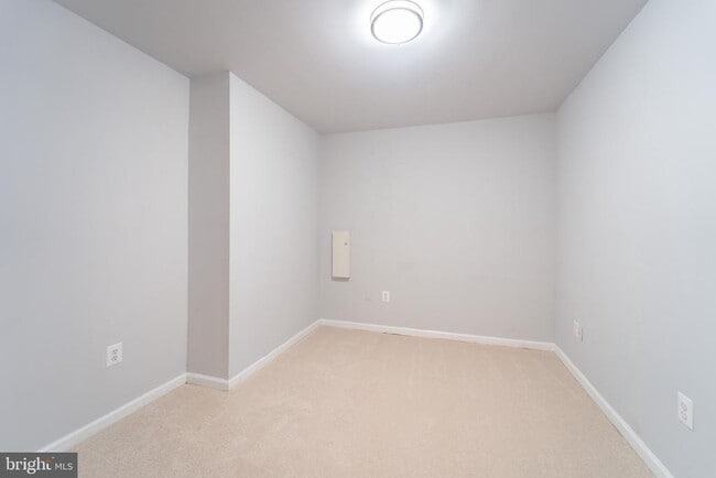Building Photo - 413 Lakeview Ct