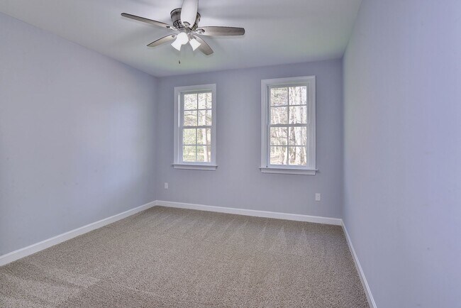 Building Photo - 718 Poquoson Ave